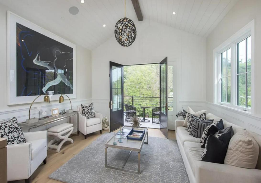 Apartment Mandeville Canyon *